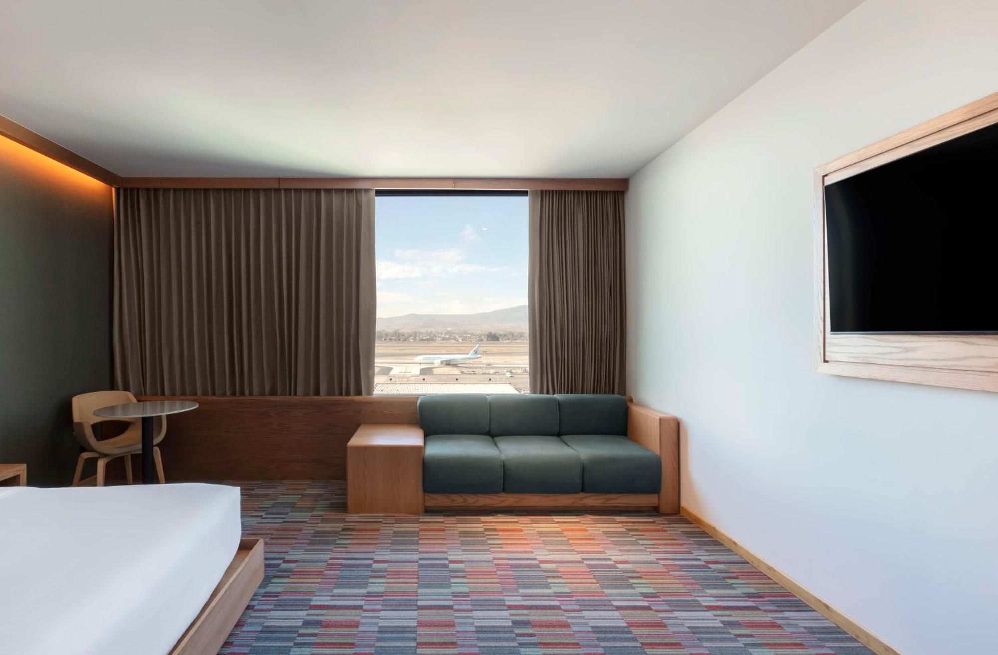 Hilton Garden Inn Guadalajara Airport El Zapote  ภายนอก รูปภาพ