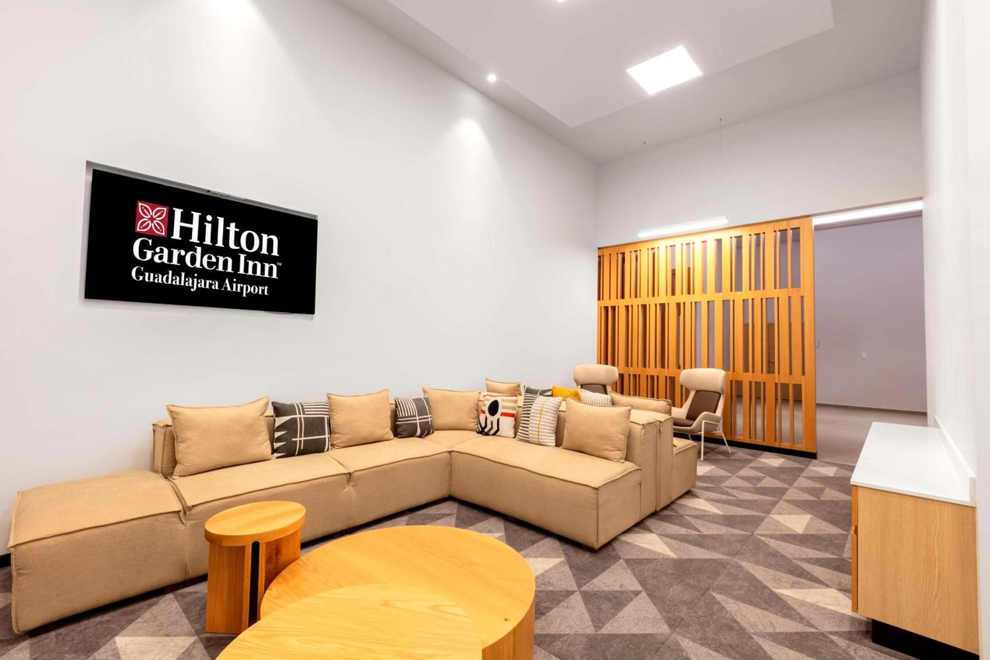 Hilton Garden Inn Guadalajara Airport El Zapote  ภายนอก รูปภาพ