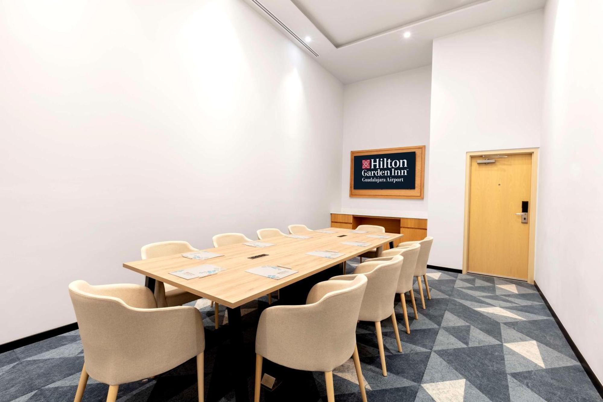 Hilton Garden Inn Guadalajara Airport El Zapote  ภายนอก รูปภาพ