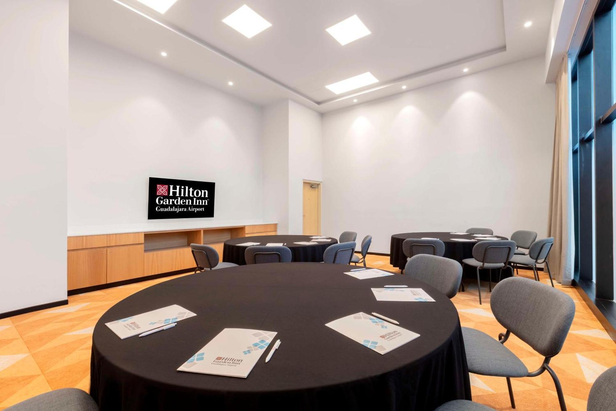 Hilton Garden Inn Guadalajara Airport El Zapote  ภายนอก รูปภาพ